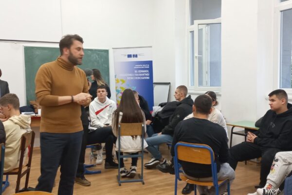 IMG 073e1074de2ec86950cfc1b60ec97482 V