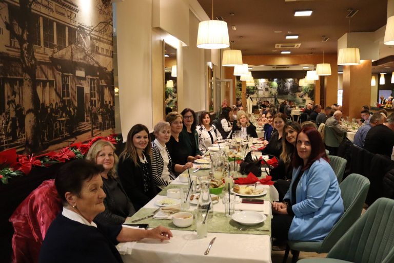 ZAJEDNIČKI IFTAR KOLEKTIVA ŠKOLE